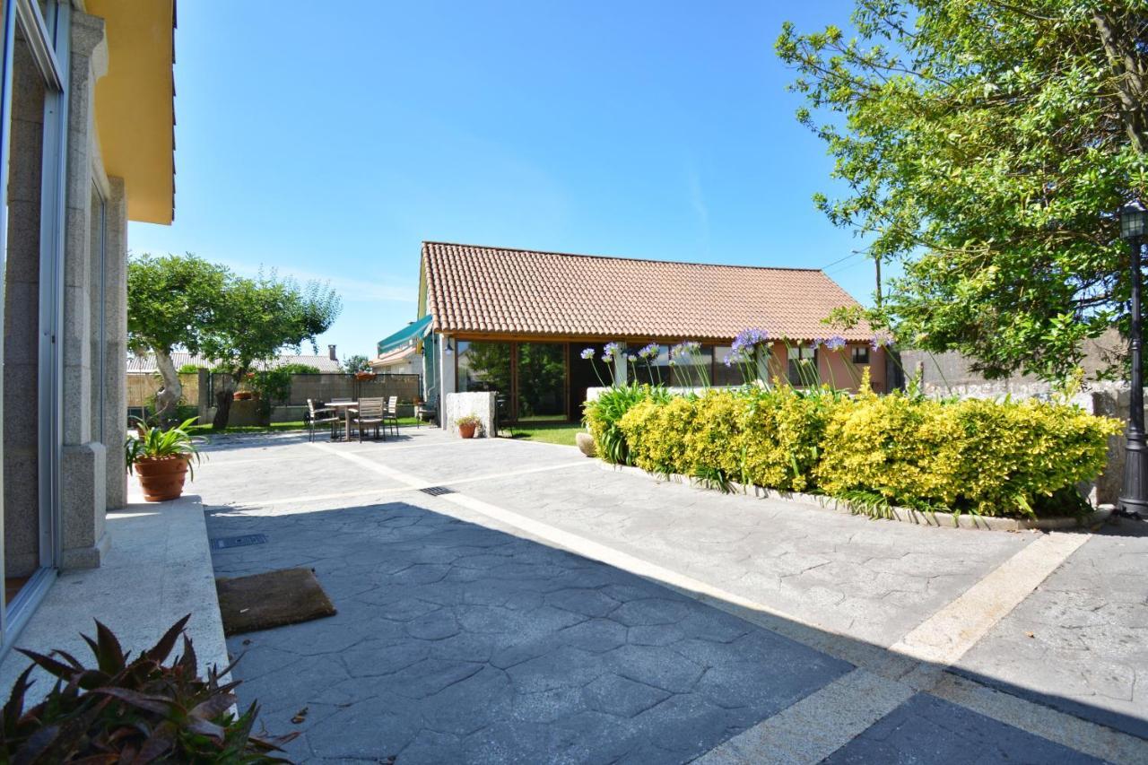 Galihost - Casa Con Precioso Jardin En Vilanova De Arousa Exterior foto