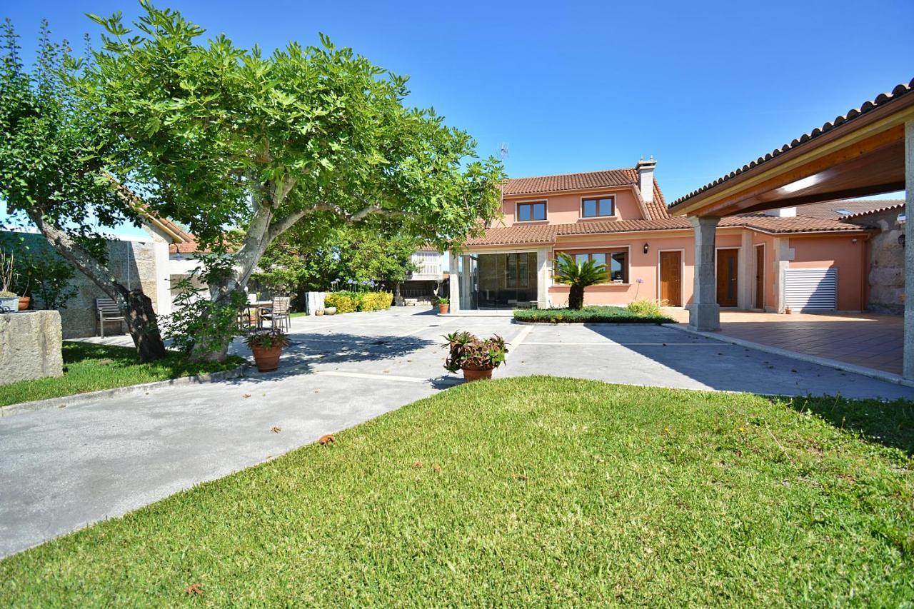 Galihost - Casa Con Precioso Jardin En Vilanova De Arousa Exterior foto