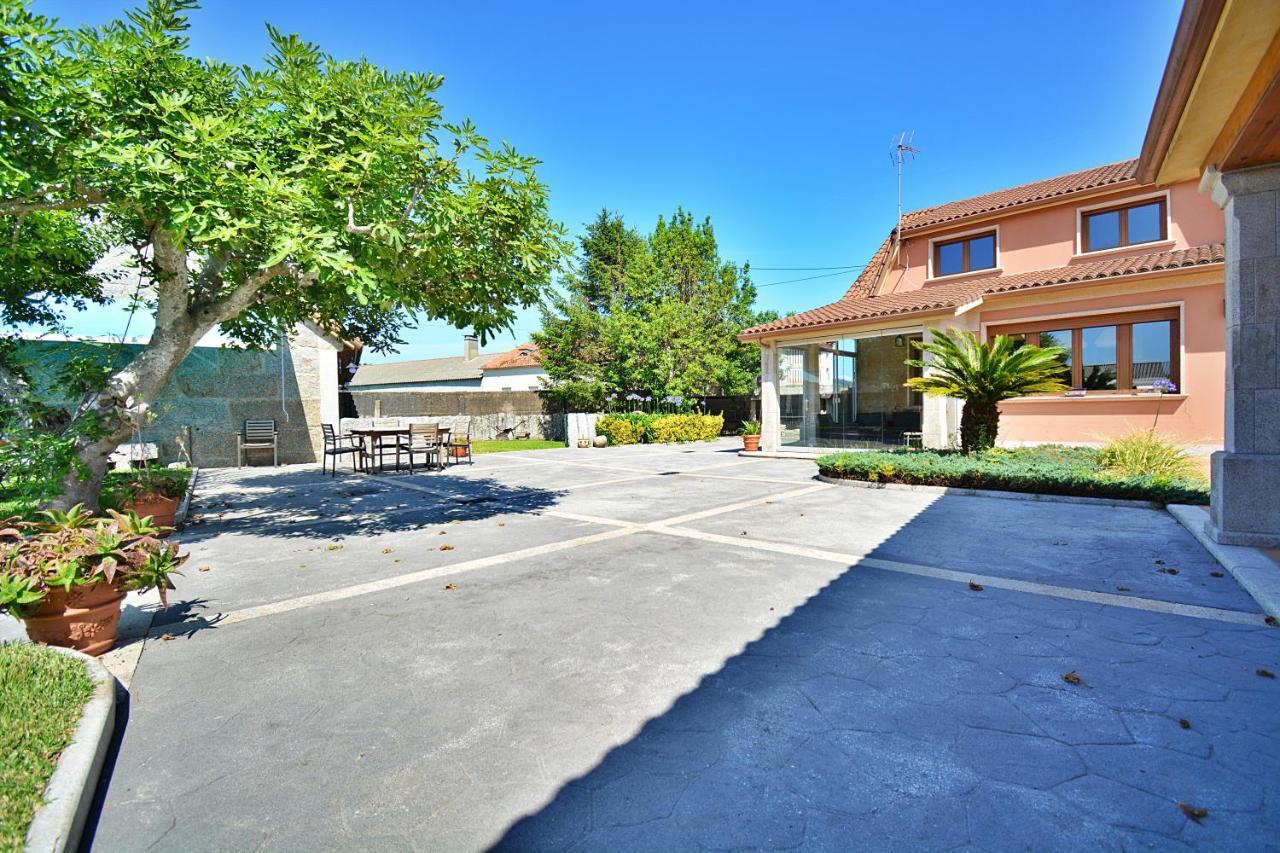 Galihost - Casa Con Precioso Jardin En Vilanova De Arousa Exterior foto
